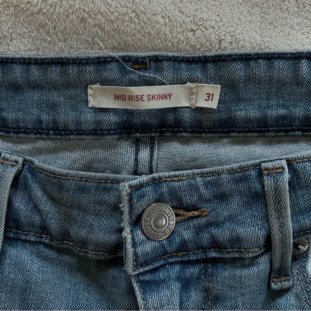 Levi’s Mid Rise Skinny Jeans - Picture 4 of 4